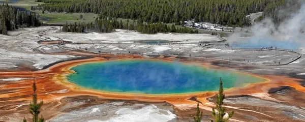 explorez les geysers et les sources chaudes du Parc Yellowstone